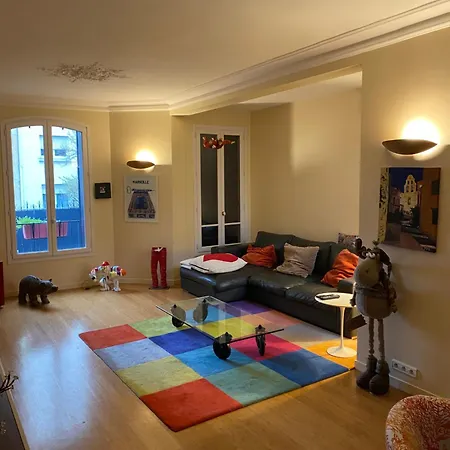 Maison De La Defense Villa *